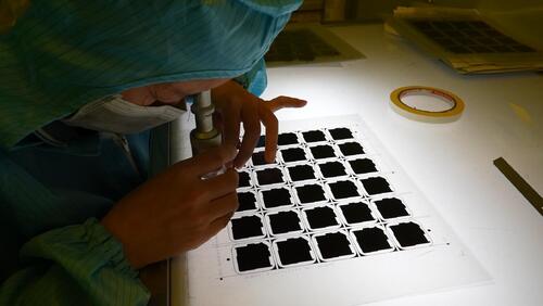 সর্বশেষ কোম্পানি ব্লগ সম্পর্কে উন্নত উত্পাদনে ফটোকেমিক্যাল ইটচিংয়ের মূল অ্যাপ্লিকেশন এবং ভবিষ্যতের প্রবণতা